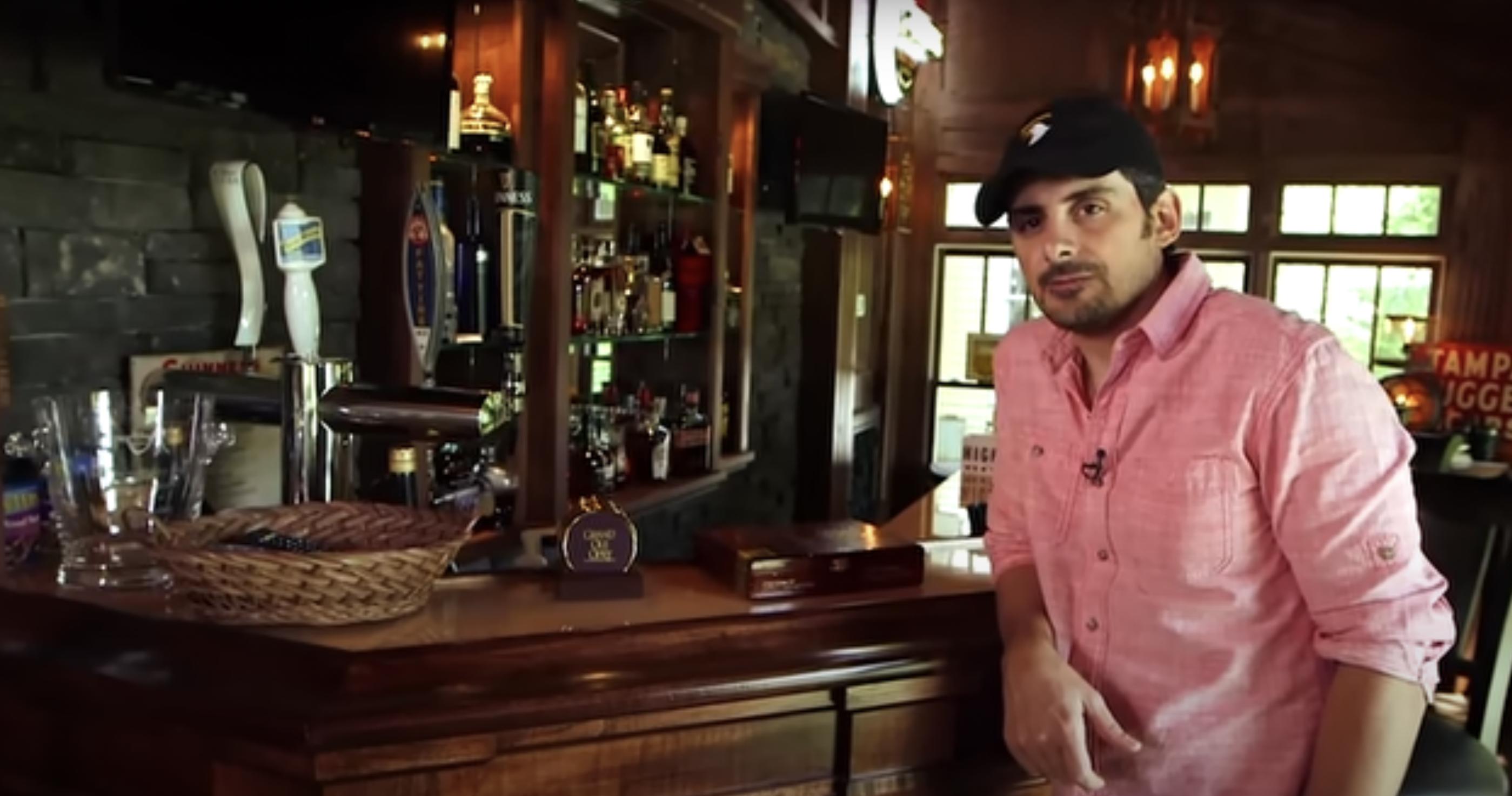 Brad Paisley poses in his home, dated September 12, 2014 | Source: YouTube/@People